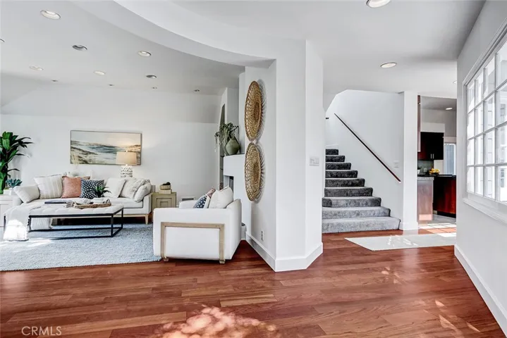 2208 Grandview Avenue, Manhattan Beach, California 90266