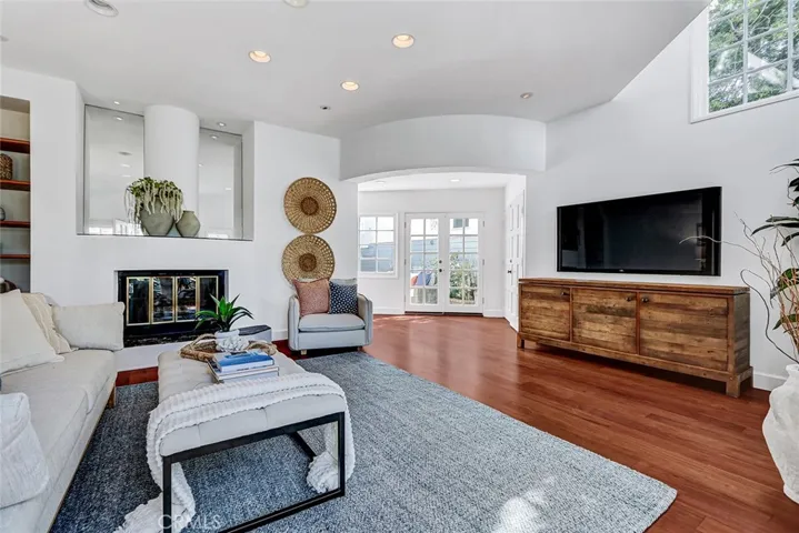 2208 Grandview Avenue, Manhattan Beach, California 90266