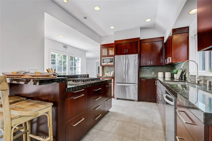 2208 Grandview Avenue, Manhattan Beach, California 90266
