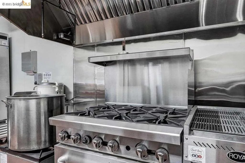 1616 International Boulevard, Oakland, California 94606 home-pic-5