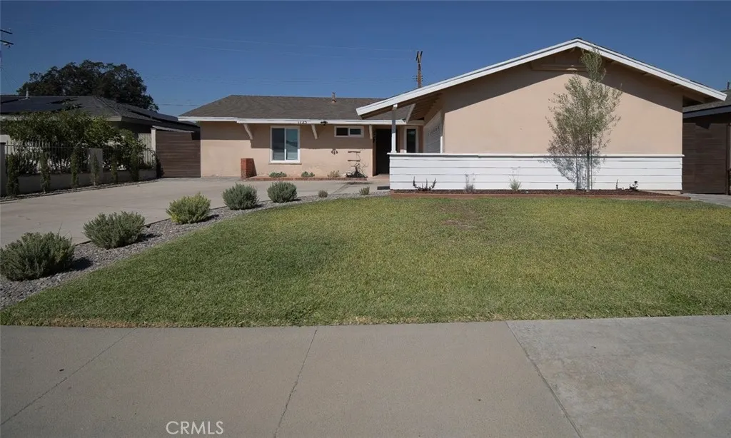 1725 W Carlton, Santa Ana, California 92704 home-pic-0