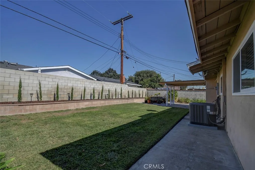 1725 W Carlton, Santa Ana, California 92704 home-pic-31