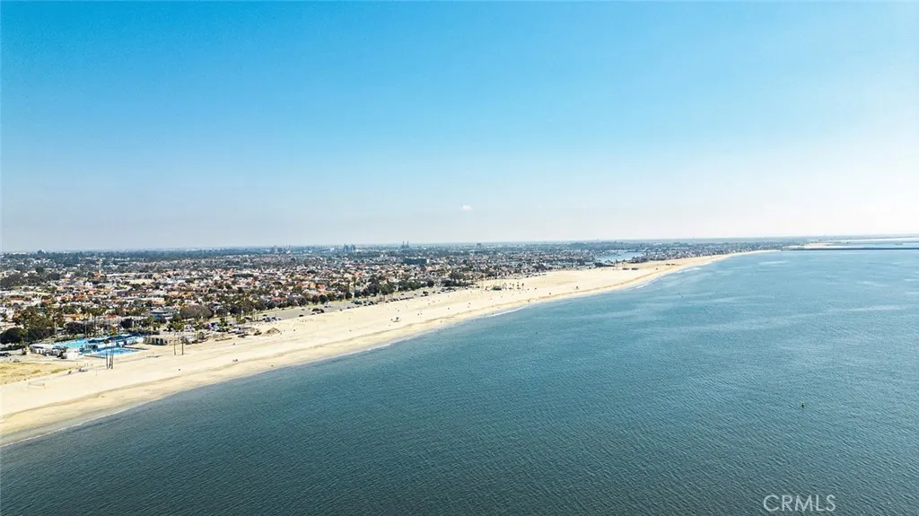 327 Chestnut Avenue 102, Long Beach, California 90802 home-pic-25