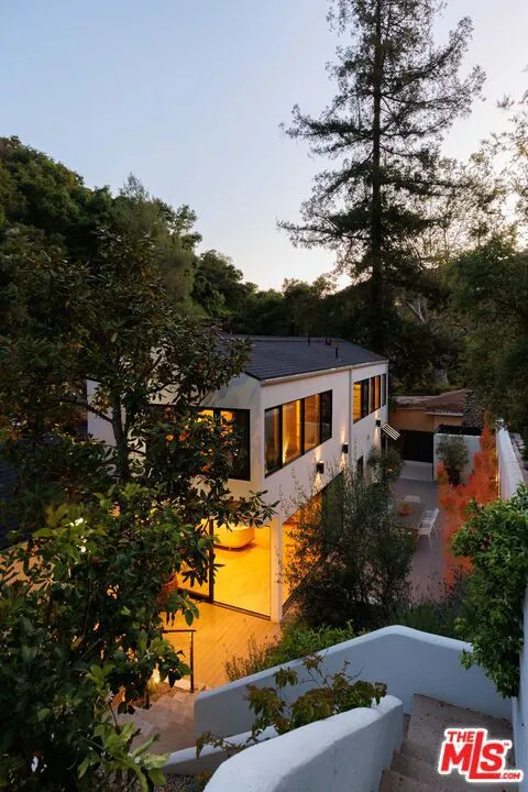 9843 Yoakum Drive, Beverly Hills, California 90210 home-pic-39