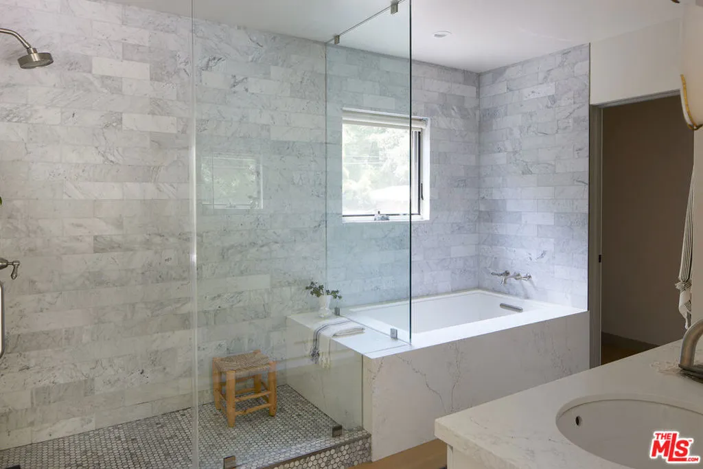 9843 Yoakum Drive, Beverly Hills, California 90210 home-pic-16