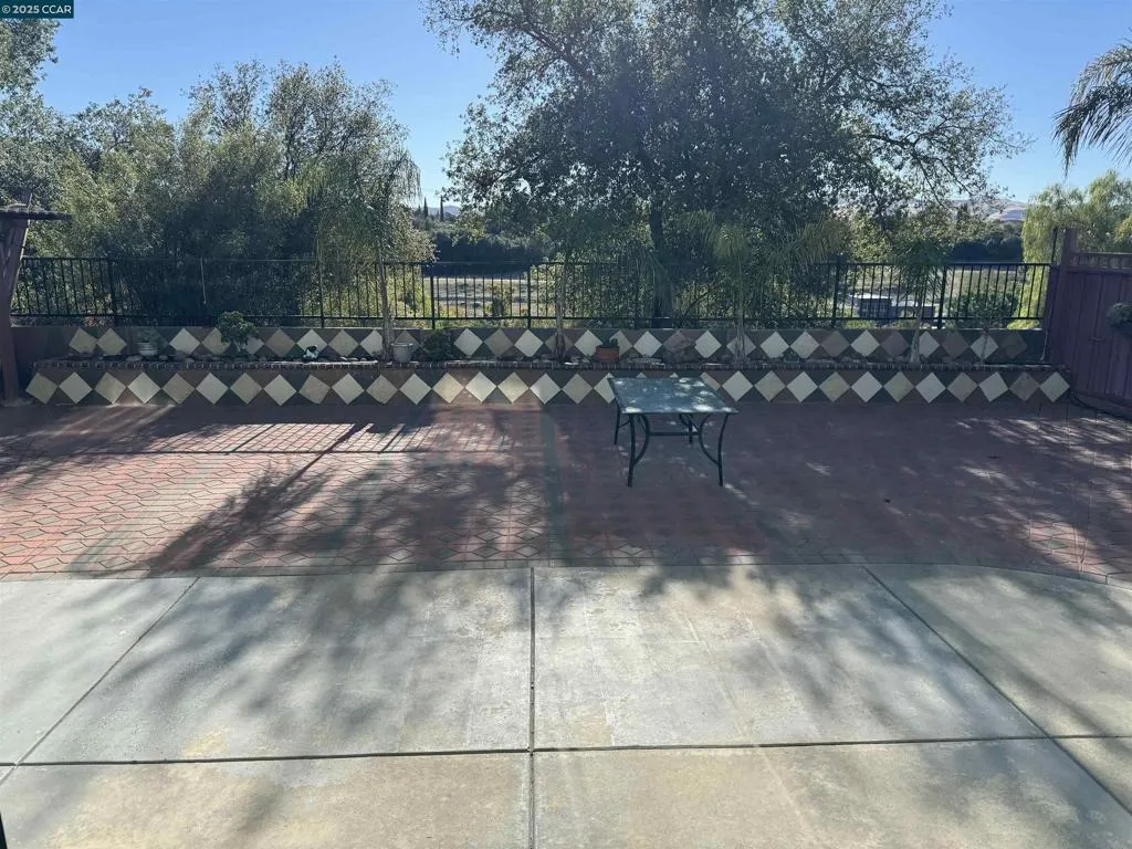 3024 Terrace View Ave, Antioch, California 94531 home-pic-24