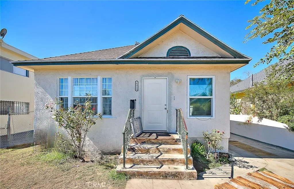 6915 Bonsallo, Lake Los Angeles, California 90044 home-pic-0