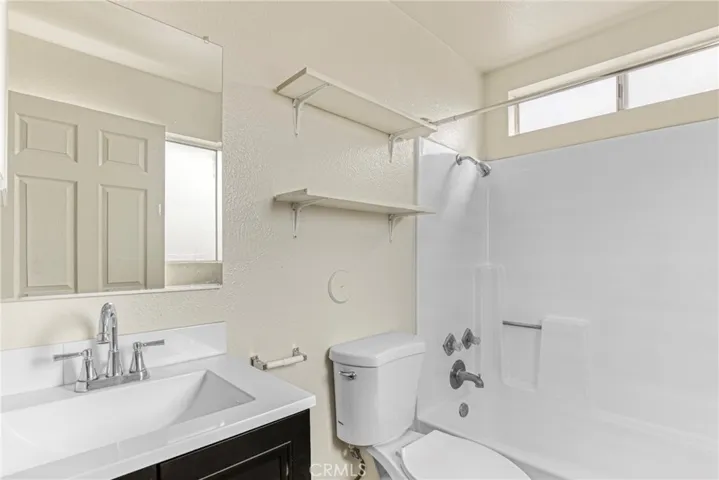 Unit 5 Bathroom
