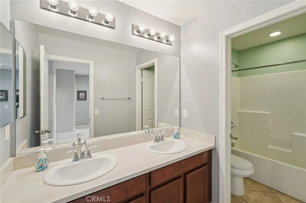 18335 Damiana, Fontana, California 92407 home-pic-12