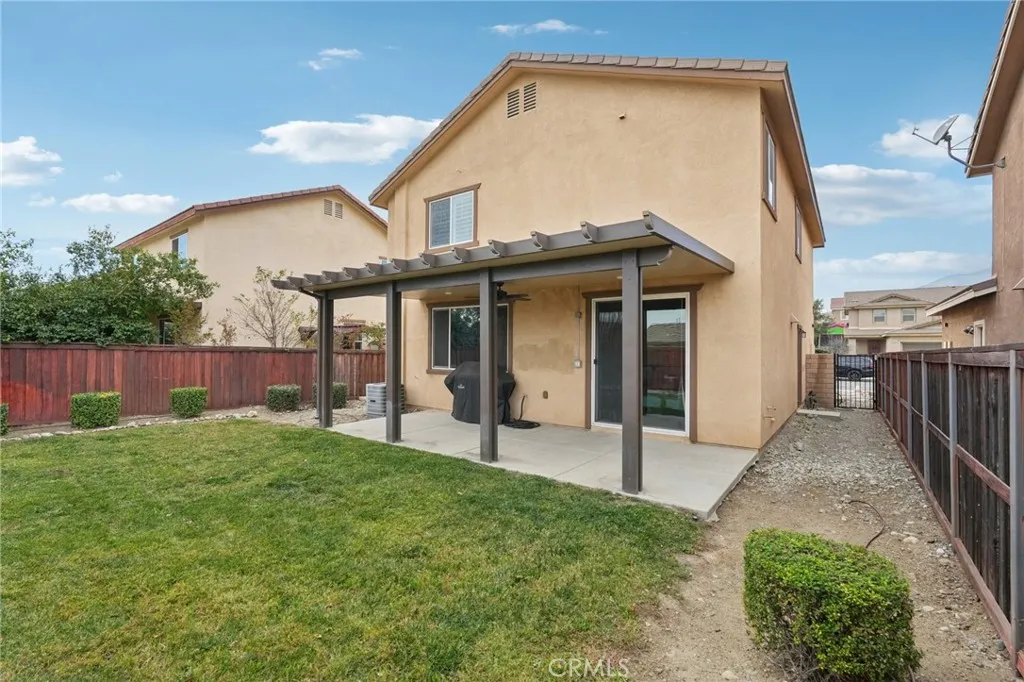 18335 Damiana, Fontana, California 92407 home-pic-16