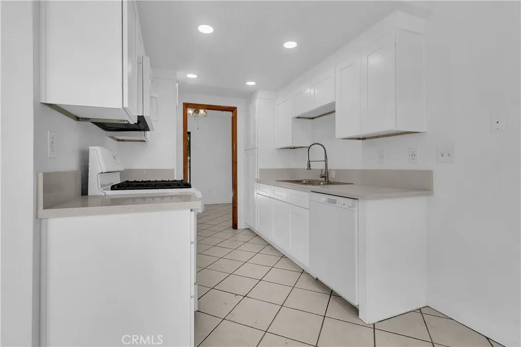 5170 San Clemente Way, Montclair, California 91763 home-pic-9