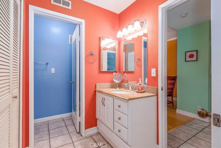 3913 N Virginia Road 203, Long Beach, California 90807