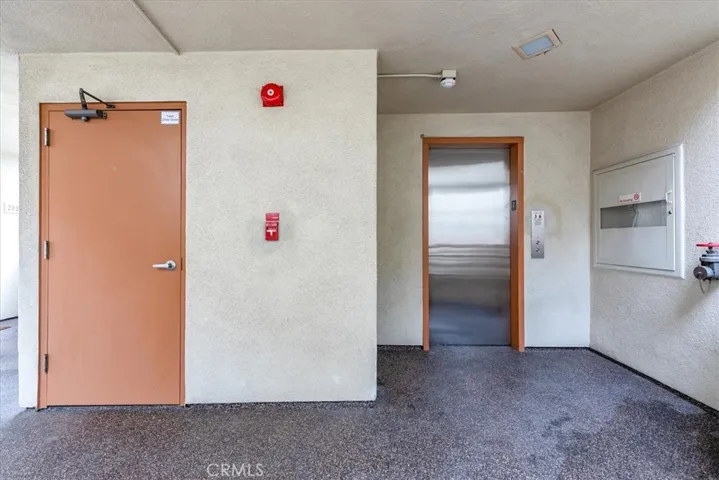 3913 N Virginia Road 203, Long Beach, California 90807