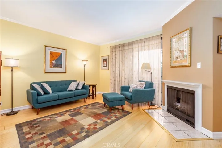 3913 N Virginia Road 203, Long Beach, California 90807