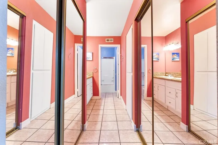 3913 N Virginia Road 203, Long Beach, California 90807