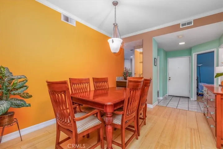 3913 N Virginia Road 203, Long Beach, California 90807