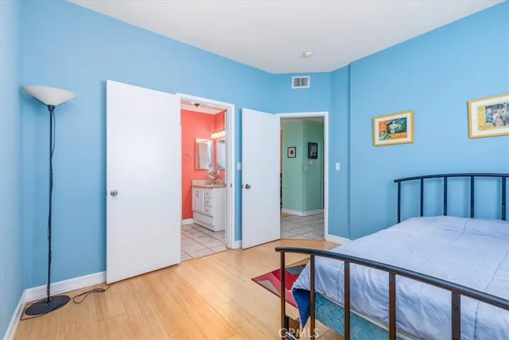 3913 N Virginia Road 203, Long Beach, California 90807