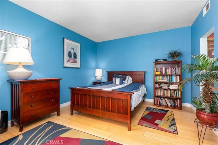 3913 N Virginia Road 203, Long Beach, California 90807