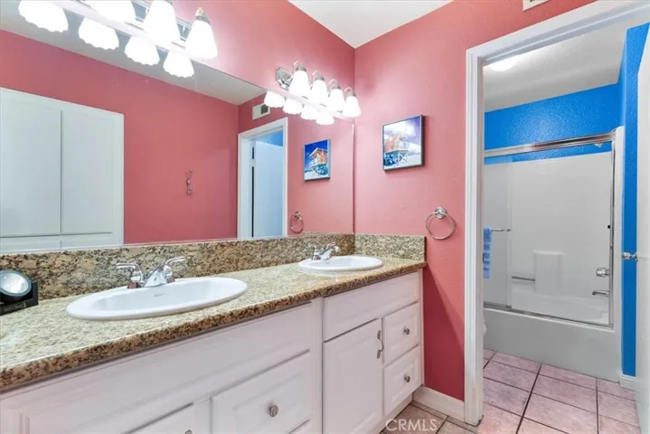3913 N Virginia Road 203, Long Beach, California 90807