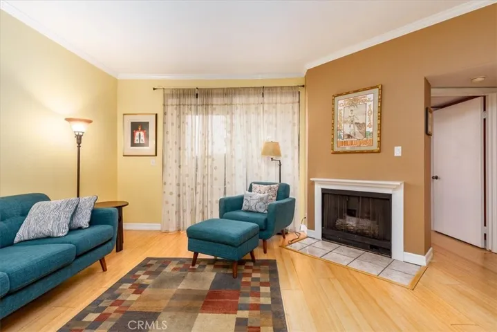 3913 N Virginia Road 203, Long Beach, California 90807