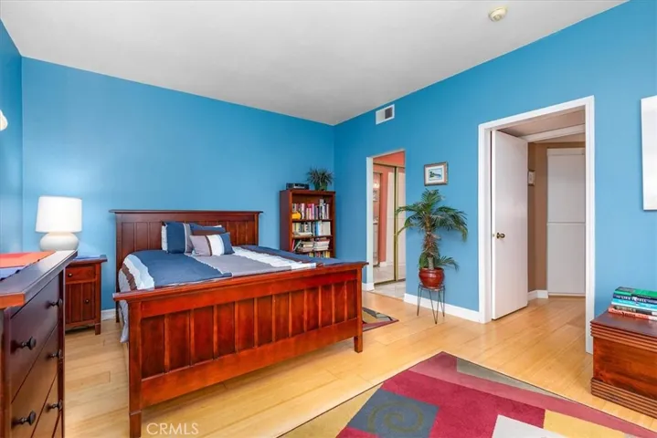 3913 N Virginia Road 203, Long Beach, California 90807