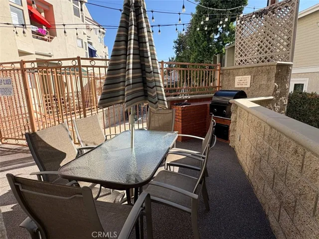 3913 N Virginia Road 203, Long Beach, California 90807