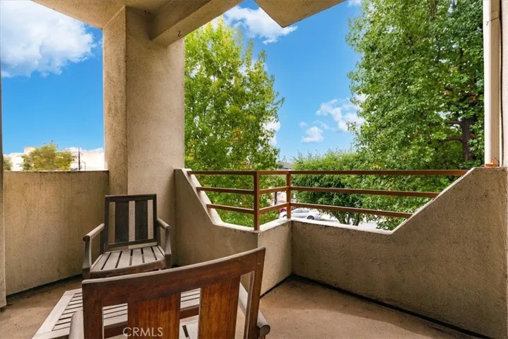 3913 N Virginia Road 203, Long Beach, California 90807