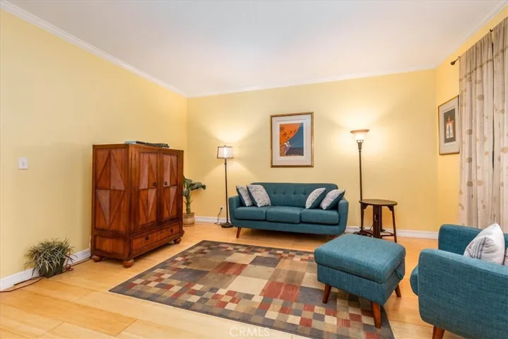 3913 N Virginia Road 203, Long Beach, California 90807