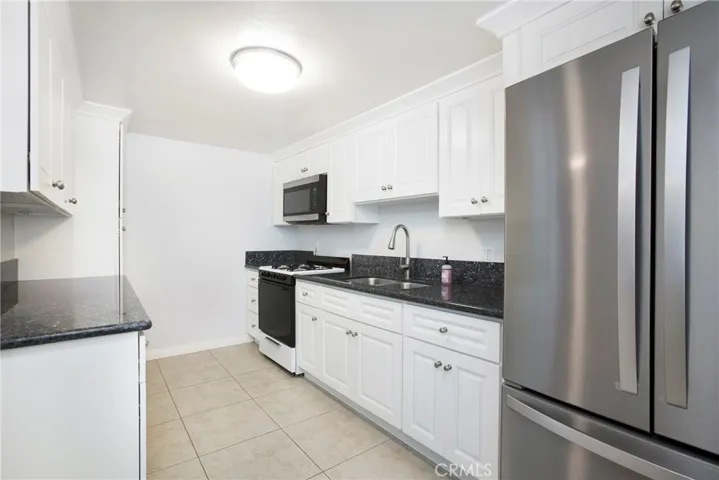 201 Ocean Avenue 11, Seal Beach, California 90740