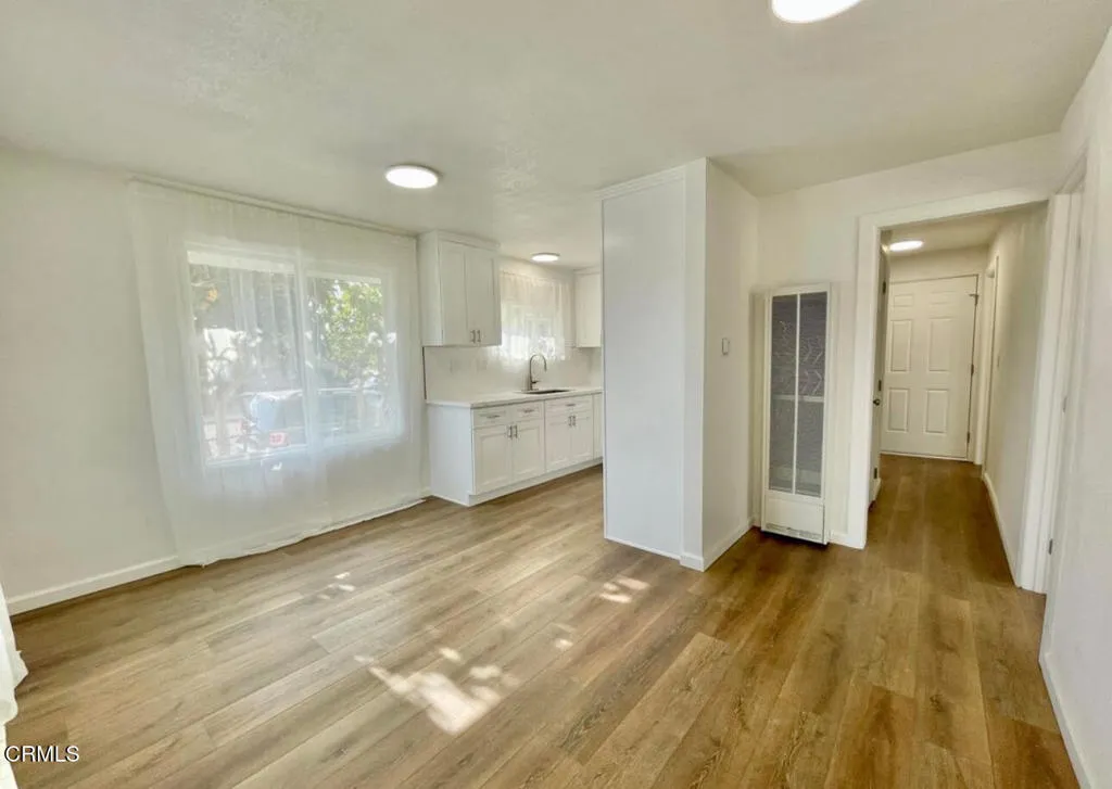 403 E 2nd Street, Oxnard, California 93030 home-pic-4