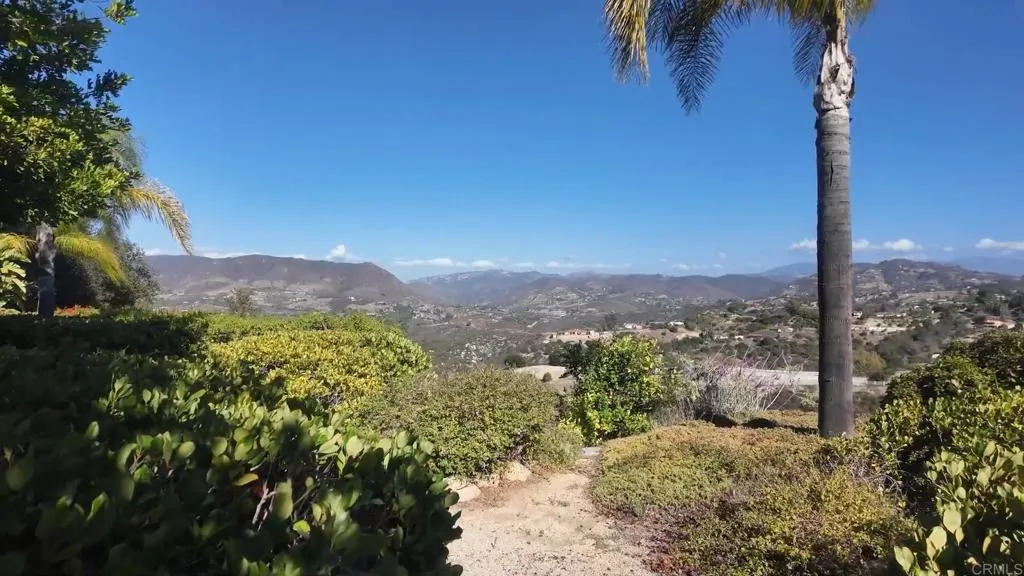 1707 Santa Margarita Drive, Fallbrook, California 92028 home-pic-11