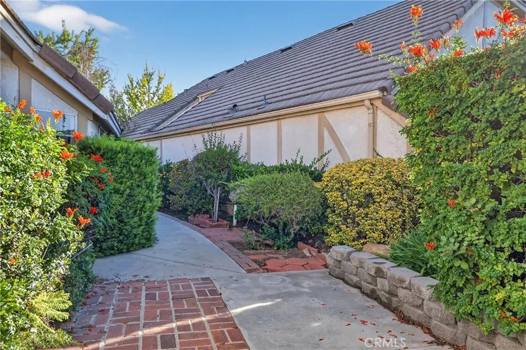 2183 Paris Circle, Upland, California 91784 home-pic-16