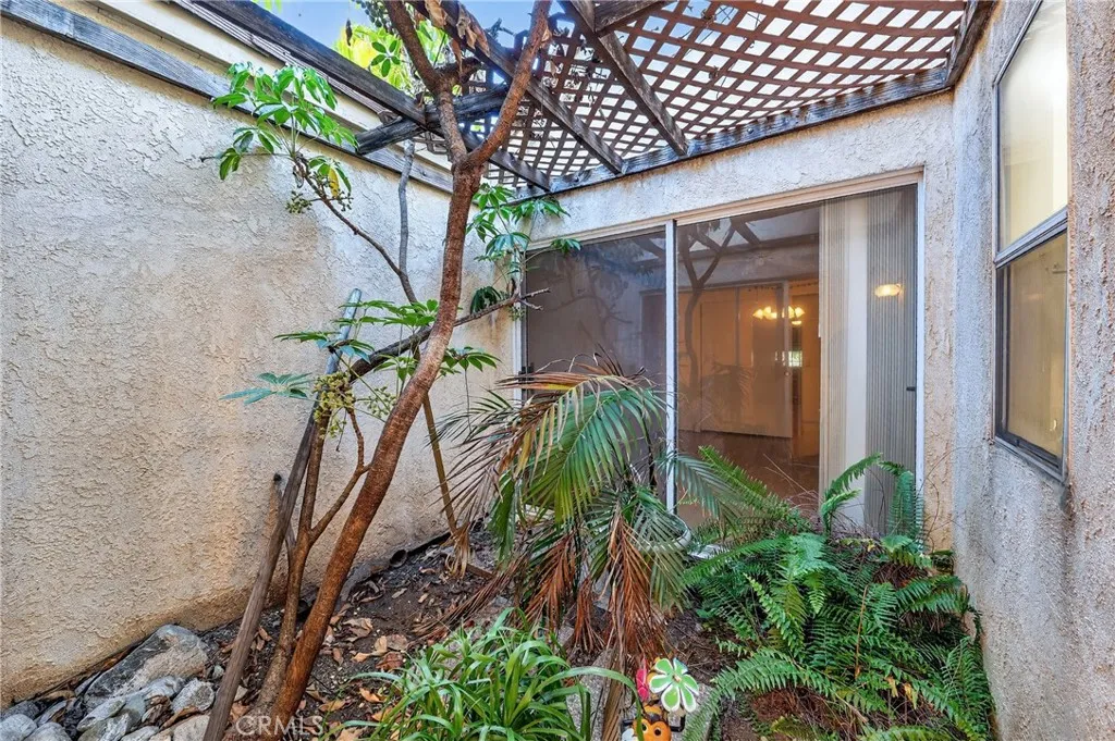 2183 Paris Circle, Upland, California 91784 home-pic-15