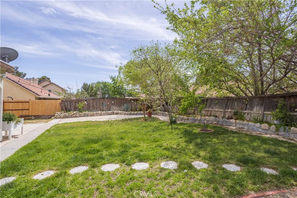 37543 Monarch Street, Palmdale, California 93552 home-pic-32