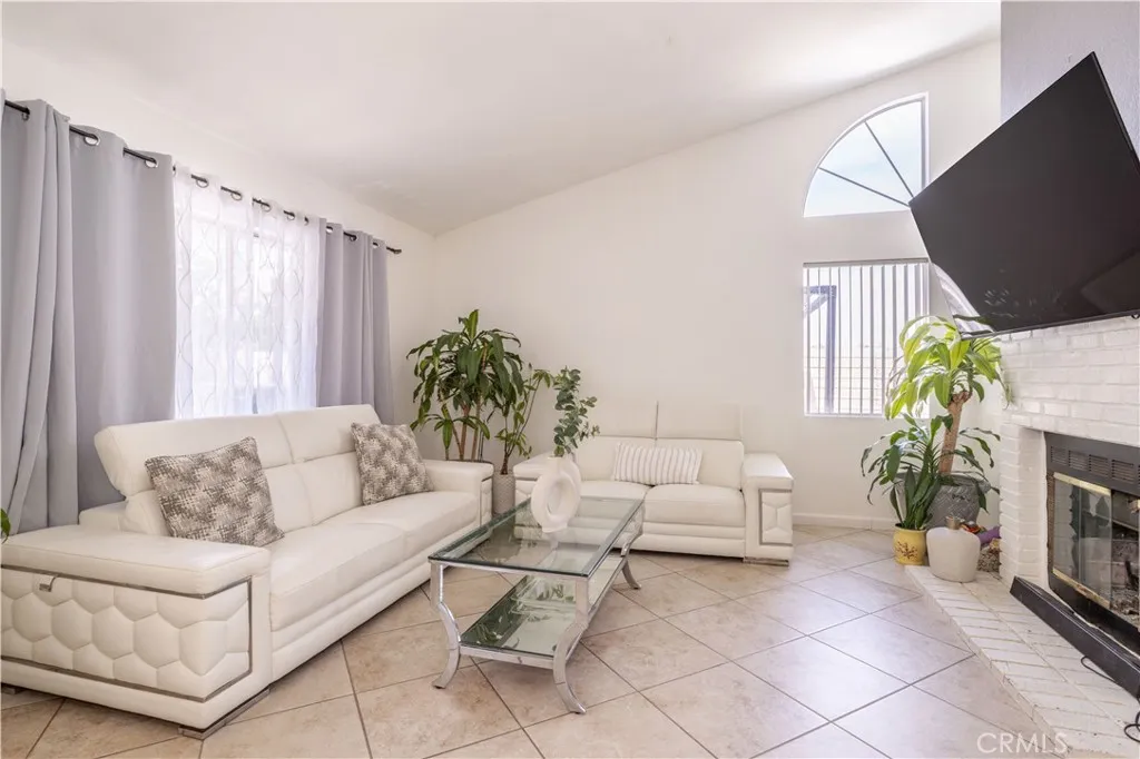 37543 Monarch Street, Palmdale, California 93552 home-pic-12