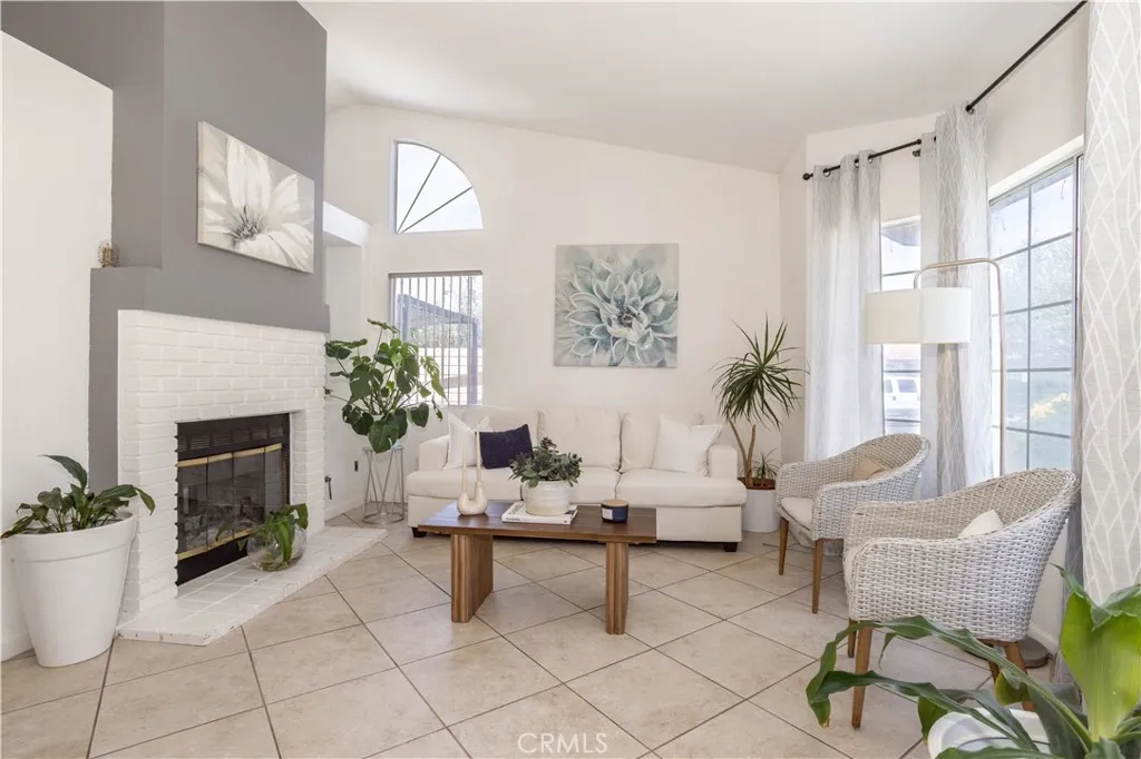 37543 Monarch Street, Palmdale, California 93552 home-pic-4
