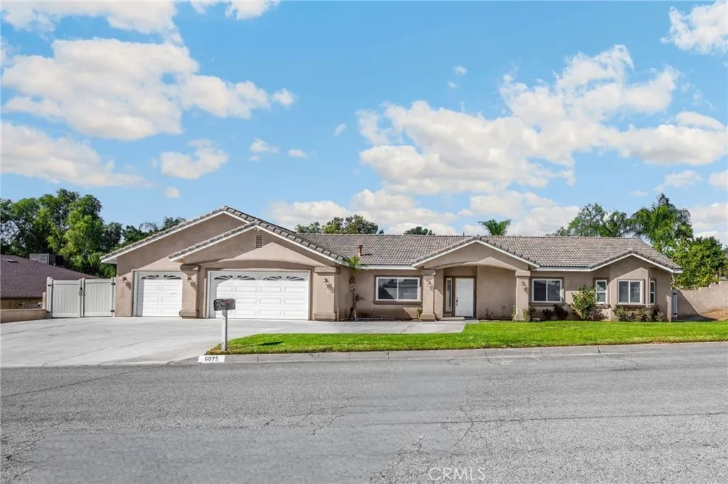 6075 Sandoval, Jurupa Valley, California 92509 home-pic-0