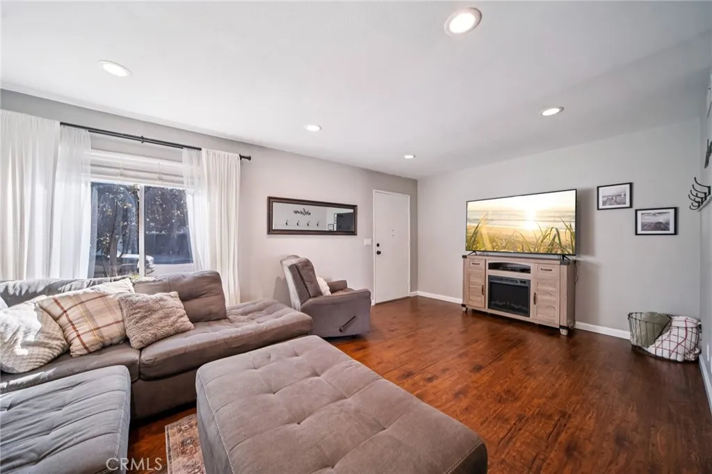 18972 E Appletree, Orange, California 92869 home-pic-2