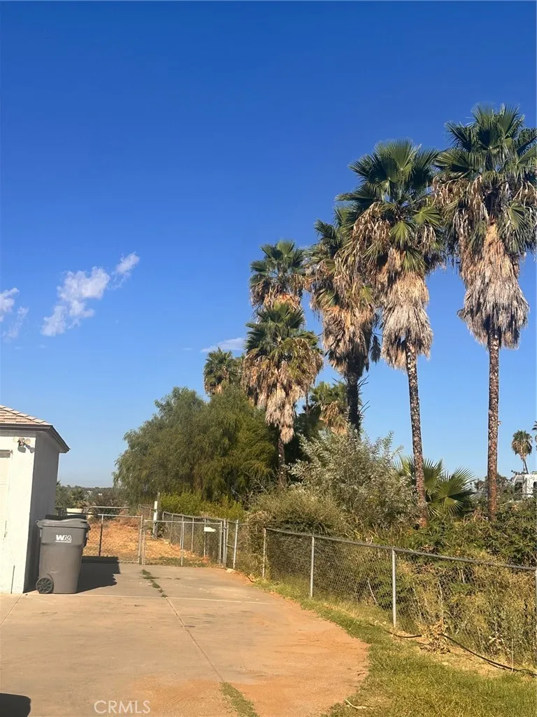 18090 Iris Avenue, Riverside, California 92508 home-pic-4