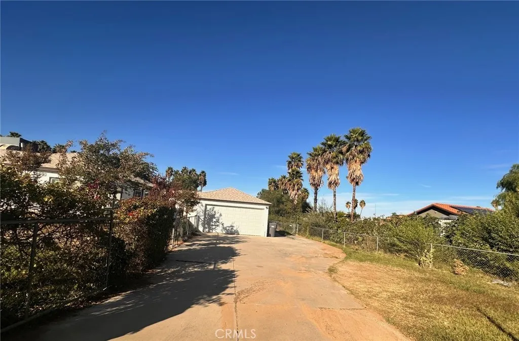18090 Iris Avenue, Riverside, California 92508 home-pic-2