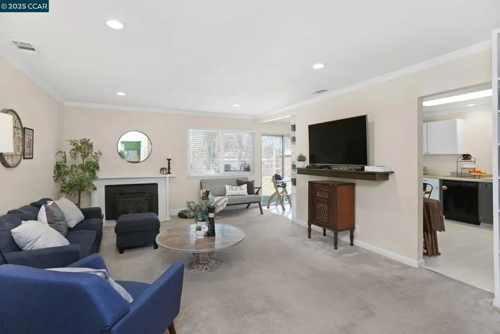2745 Minert Rd, Concord, California 94518 home-pic-2