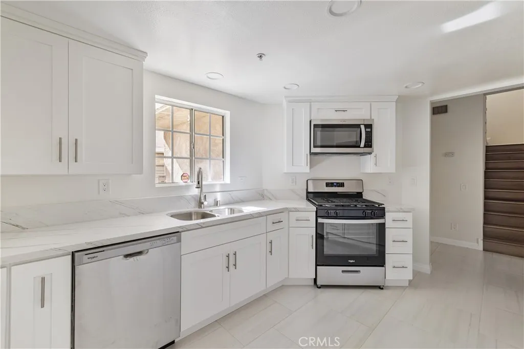 14039 Astoria, Sylmar, California 91342 home-pic-6