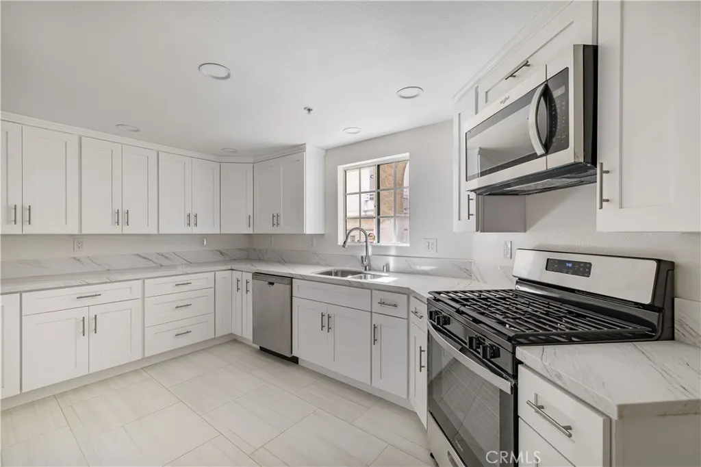 14039 Astoria, Sylmar, California 91342 home-pic-7
