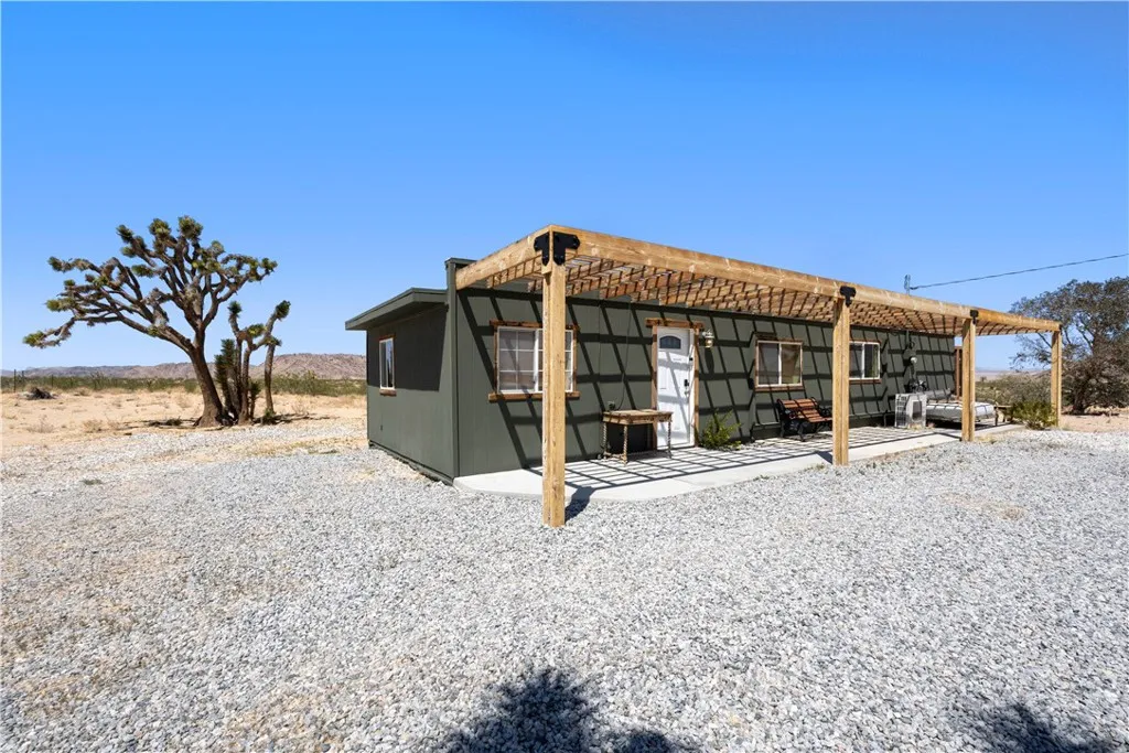 2750 Gibralter Road, Landers, California 92285 home-pic-42