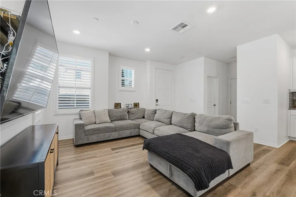 15167 Horizon Street 1, Fontana, California 92336 home-pic-15