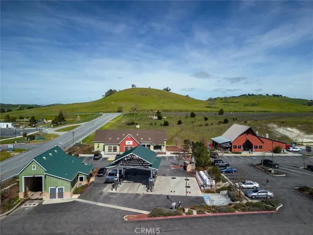 Local grocery store, Gas station, coffee shop, pizza place and more!