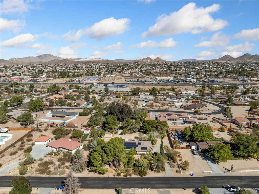 18730 Chapae Lane, Apple Valley, California 92307 home-pic-2