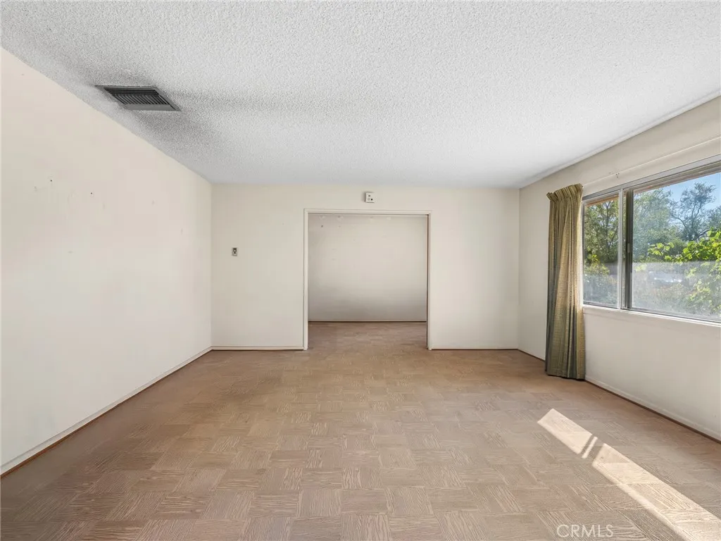 18730 Chapae Lane, Apple Valley, California 92307 home-pic-12