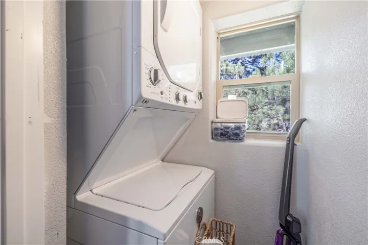 39470 North Shore, Fawnskin, California 92333