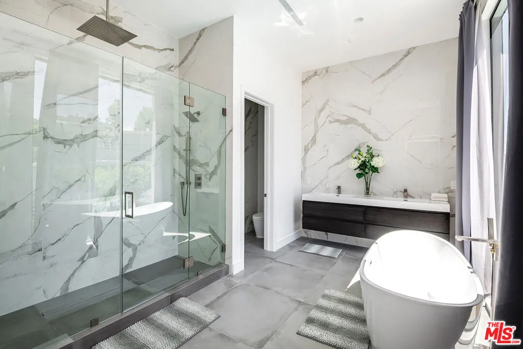 18016 Valley Vista Boulevard, Encino, California 91316 home-pic-17